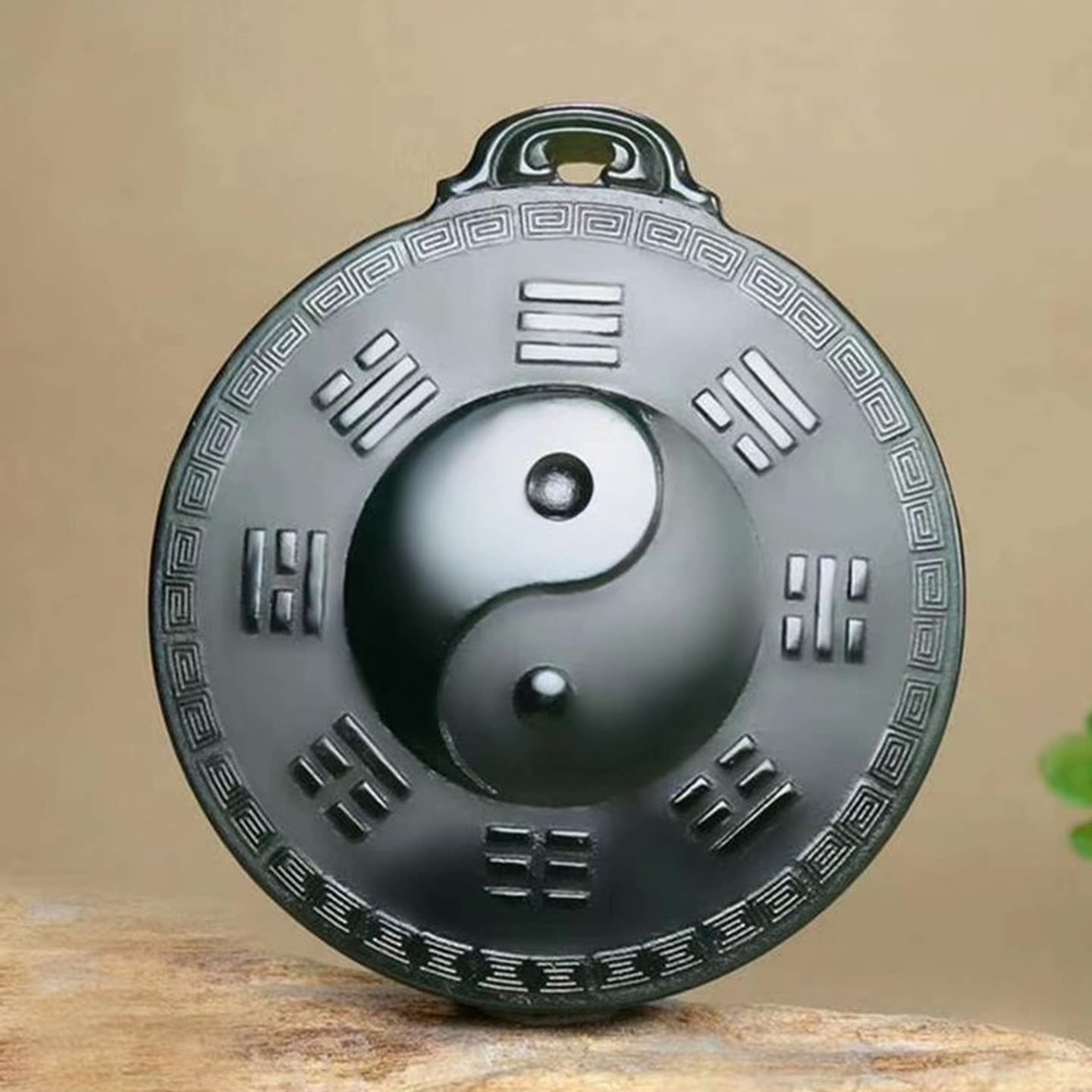 天然新疆和田玉八卦吊坠