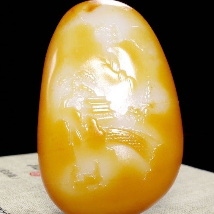 收藏级新疆和田玉意境山水吊坠籽料金皮白肉山水挂件鸿运当头把件