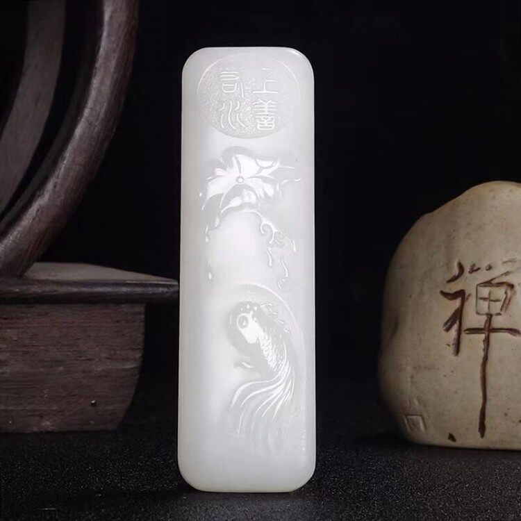 和田玉羊脂白玉连年有余吊坠