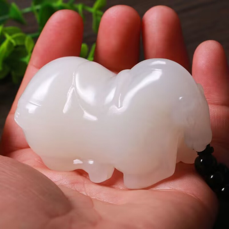 天然新疆白玉生肖马手把件羊脂级白玉卧马把玩件玉石把件挂件男款