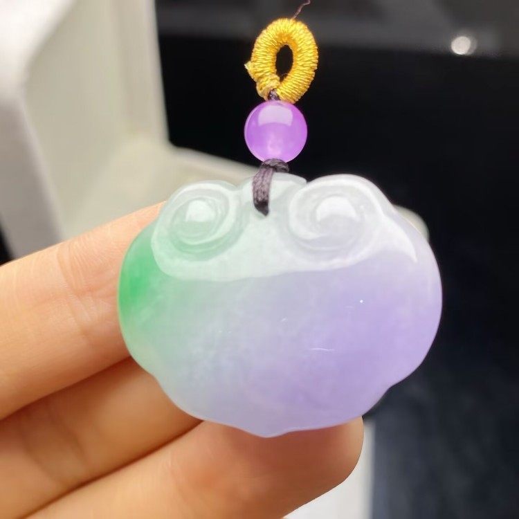 紫罗兰飘阳绿翡翠处理平安锁挂件