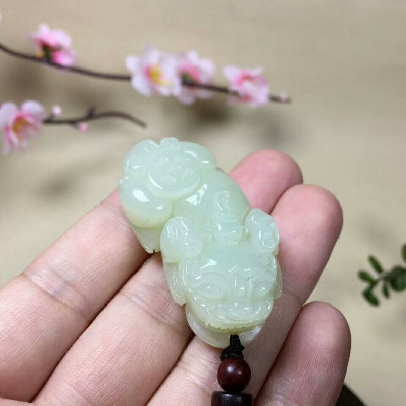 招财貔貅瑞兽新疆和田玉送证书
