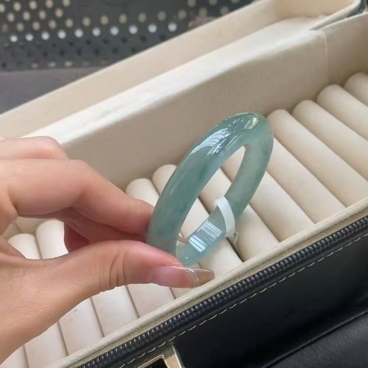 冰糯种油青色翡翠处理玉镯子女款