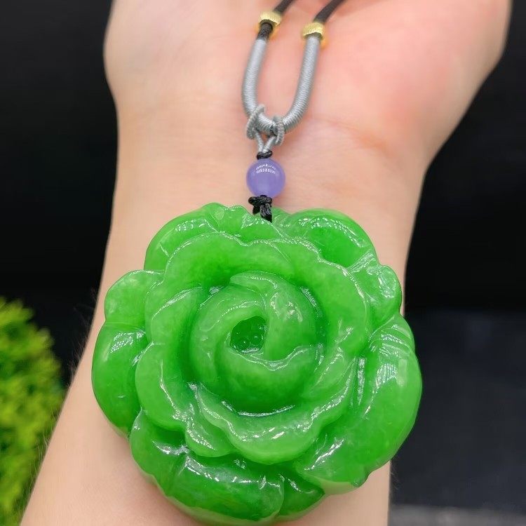 冰糯种满绿翡翠处理花开富贵挂件