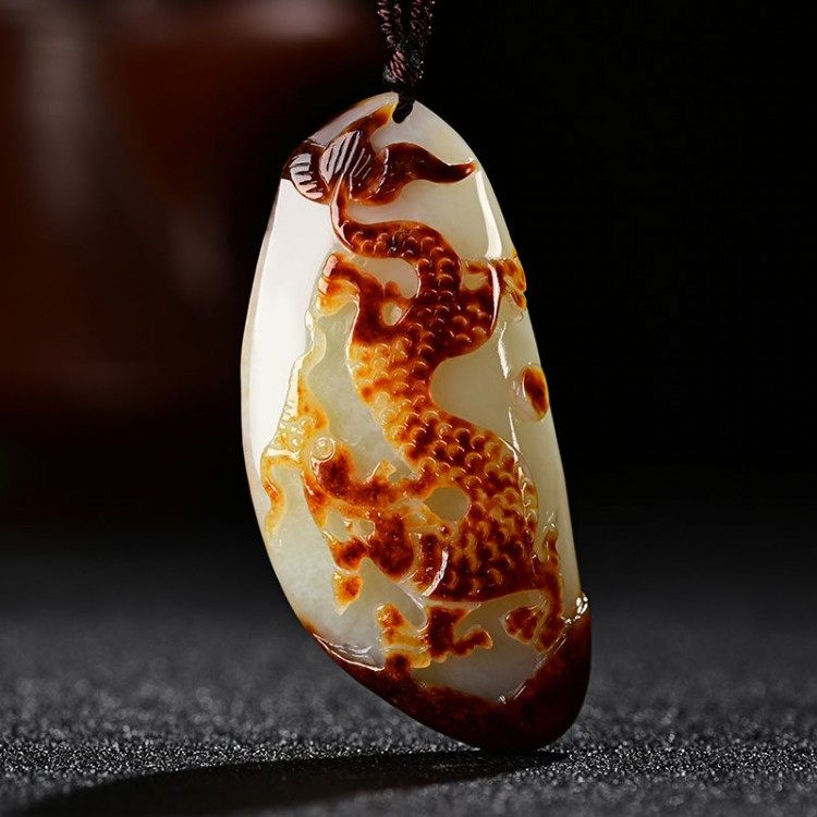 天然新疆和田玉龙吊坠红沁皮籽料原石生肖龙挂件男女款白玉毛衣链