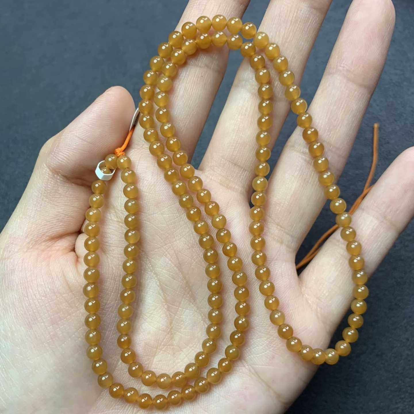 新疆和田玉项链且末糖圆珠项链