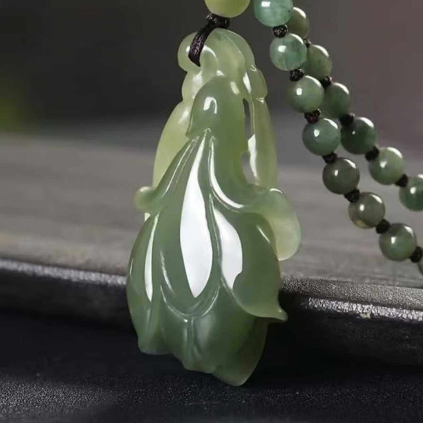 天然和田玉青玉兰花吊坠