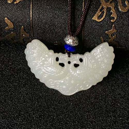 天然镂空孔雀香囊女款新疆和田玉