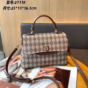 女包2025新款斜跨包高级感多用潮流通勤女式多隔层妈妈包印花轻奢