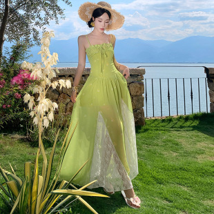 2025源头工厂法式 气质绿色碎花吊带连衣裙女设计感收腰显瘦海边度