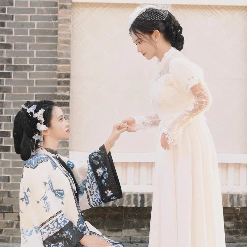 留洋小姐和汉服青花瓷写真服装