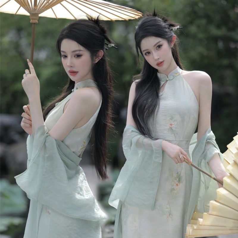 新中式绿色国风挂脖旗袍摄影礼服