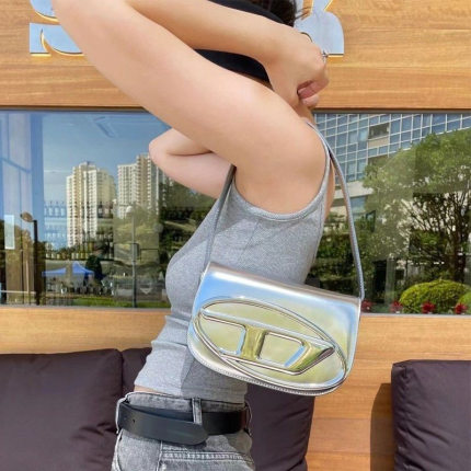 2024春夏小众设计叮当包手提腋下包包女千禧辣妹风银色单肩斜挎包