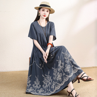 新款碎花中老年棉绸连衣裙女夏季宽松A字老年妈妈洋气长裙