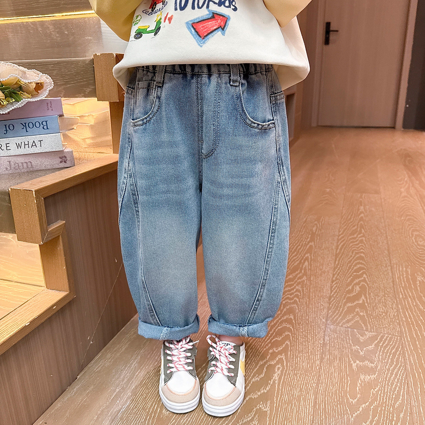 女童洋气宽松牛仔裤春秋季2026新款女宝宝卡通图秋装儿童休闲裤子