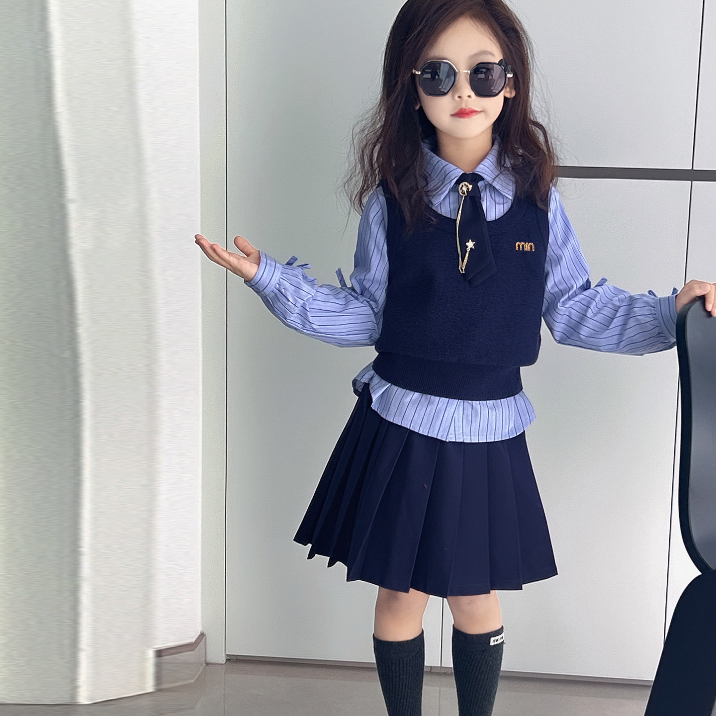 女童园服校服学院风演出服春秋儿童jk衬衫亮丝马甲衬衫裙子三件套