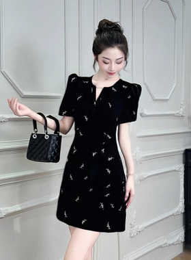 法式高定赫本风短袖连衣裙显瘦显高小个子黑色圆领a字短裙D1900A
