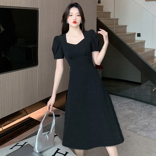 方领连衣裙子女装夏装2026年新款蝴蝶结后背镂空系带泡泡袖1033