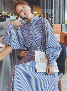 蓝色条纹衬衫连衣裙女中长款2026春季新款法式设计感修身裙子6615