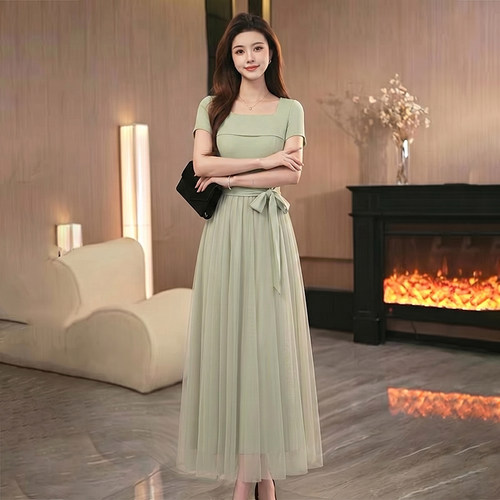 有里布2026夏季新款女方领简约大方减龄修身显瘦气质连衣裙 D8473