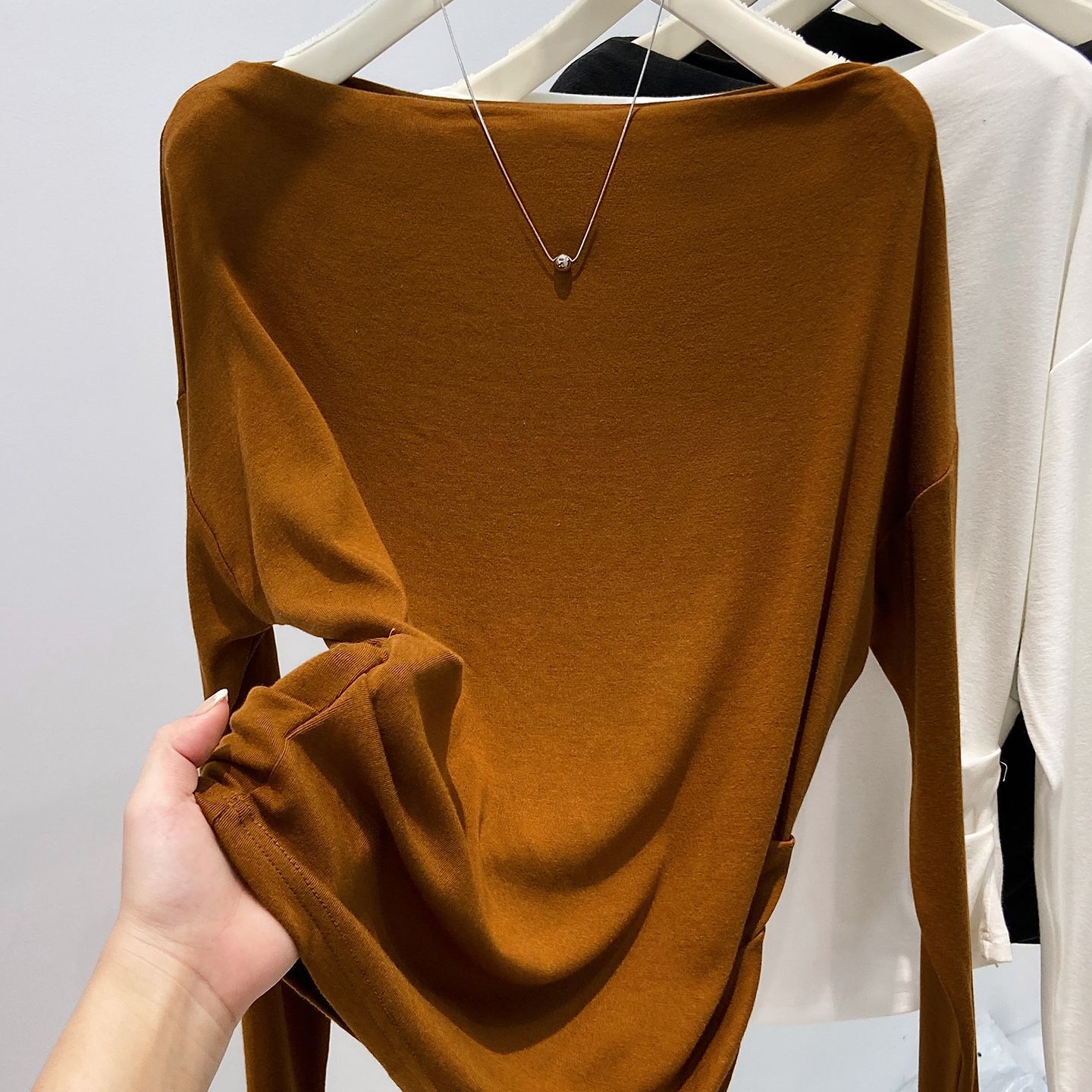 韩系欧尼极简风一字肩长袖上衣2025早秋新款女装显瘦纯欲感女人衫