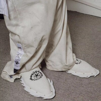 ROCKSTA X FVVO 黑白双色刺绣火焰造型水晶底皮边酒店拖鞋