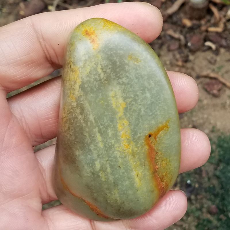 寻顾和田玉原石可打孔玉石手把件