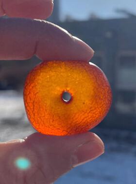 蓝莲花13.36克老红皮古董老蜜蜡琥珀饼子35x32x17mm