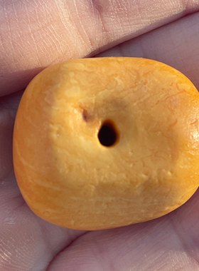 蓝莲花石膏蜡质黄色老蜜蜡饼子墩子天然吊坠琥珀11.78克33x29x18m