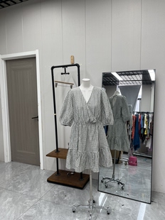 日系文艺连衣裙森系时尚 甜美V领格子款 松紧腰蓬蓬款