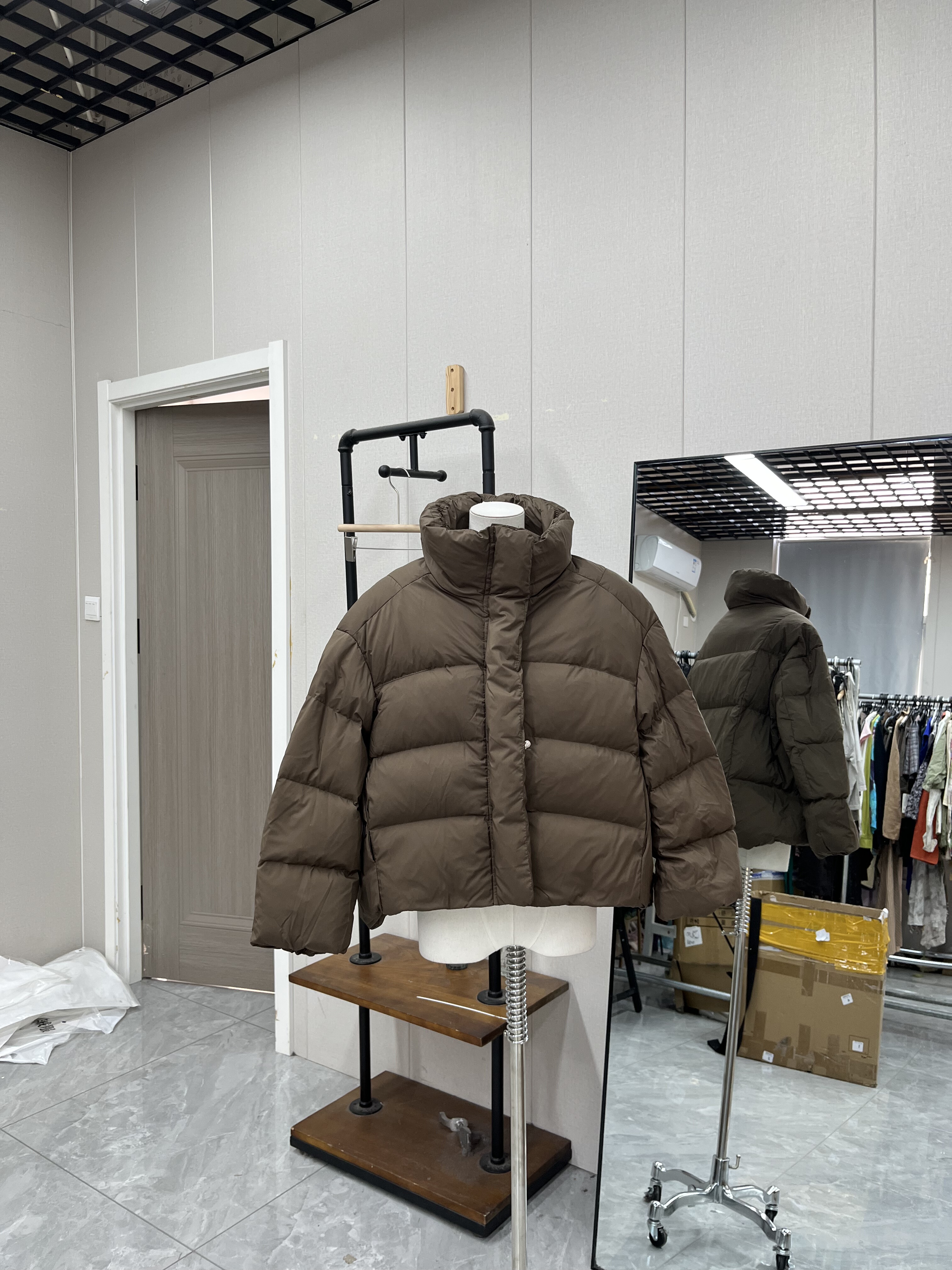 复古棕色排骨羽绒服立领高级显白美拉德色系时尚保暖