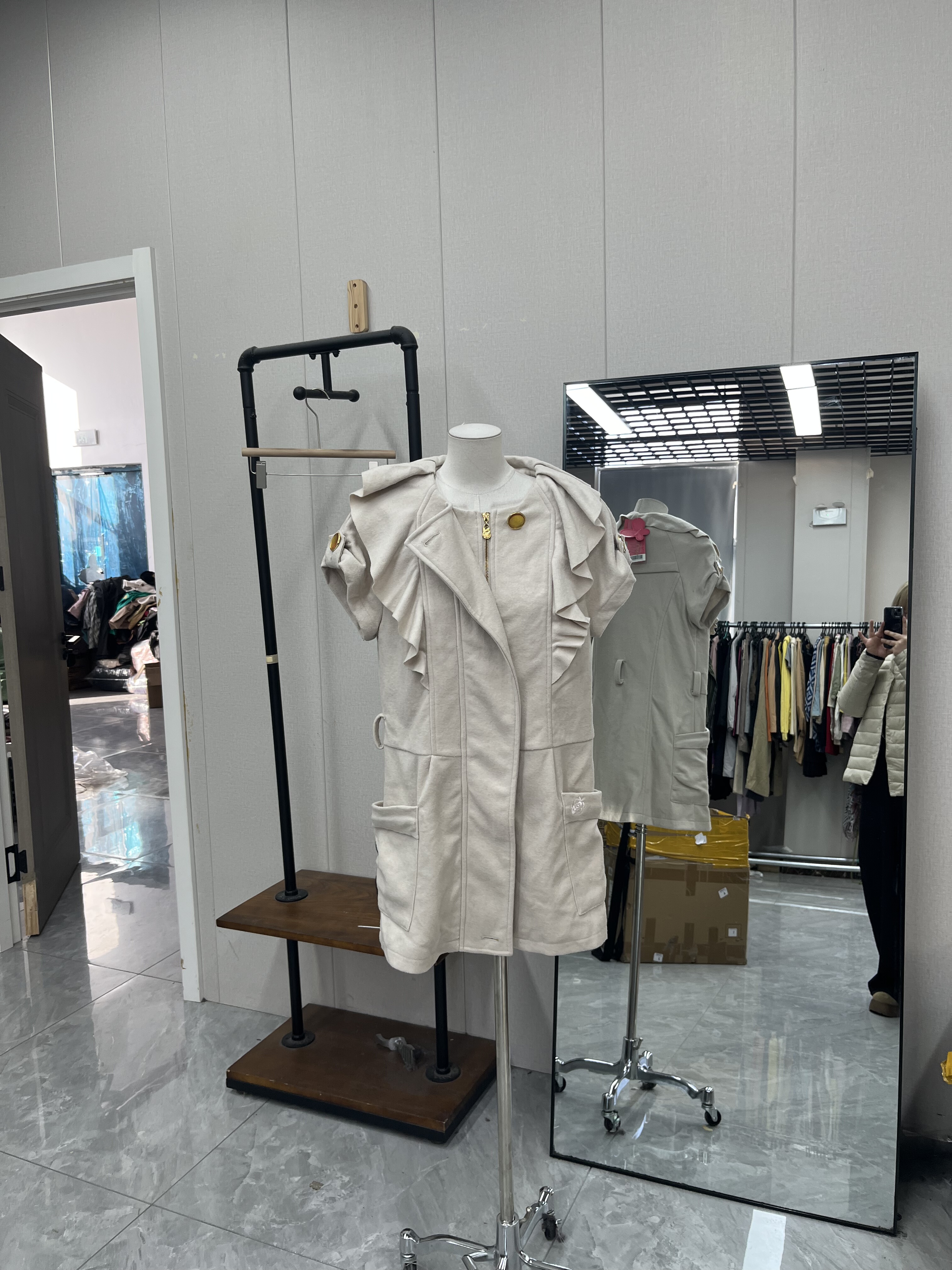 呢料米色高级马甲外套荷叶花边领精致小刺绣中长