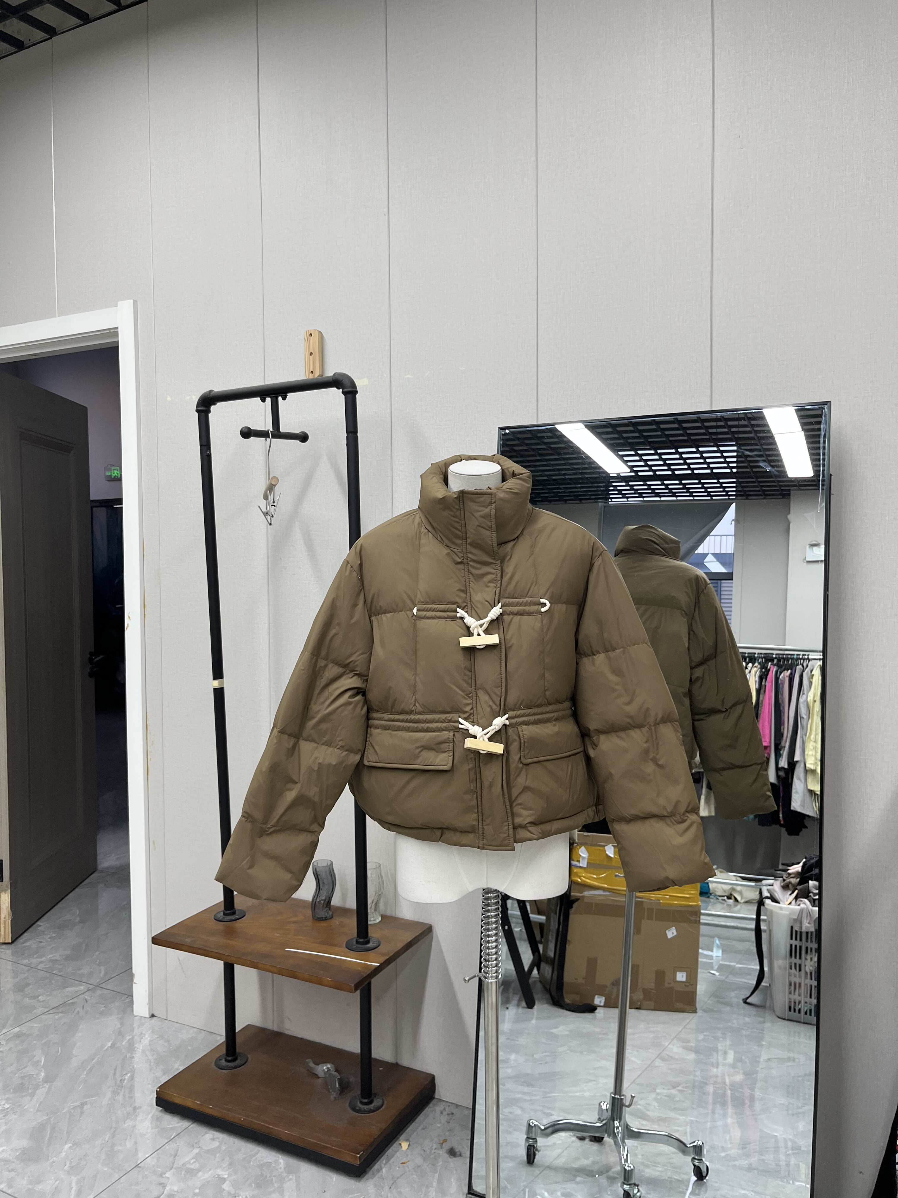 减龄牛角扣深棕色羽绒服外套百搭甜美森系休闲可爱款