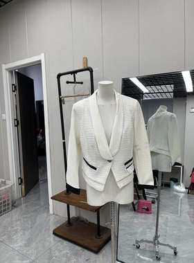 白色一粒扣气质修身西服外套春秋款简约韩系甜美