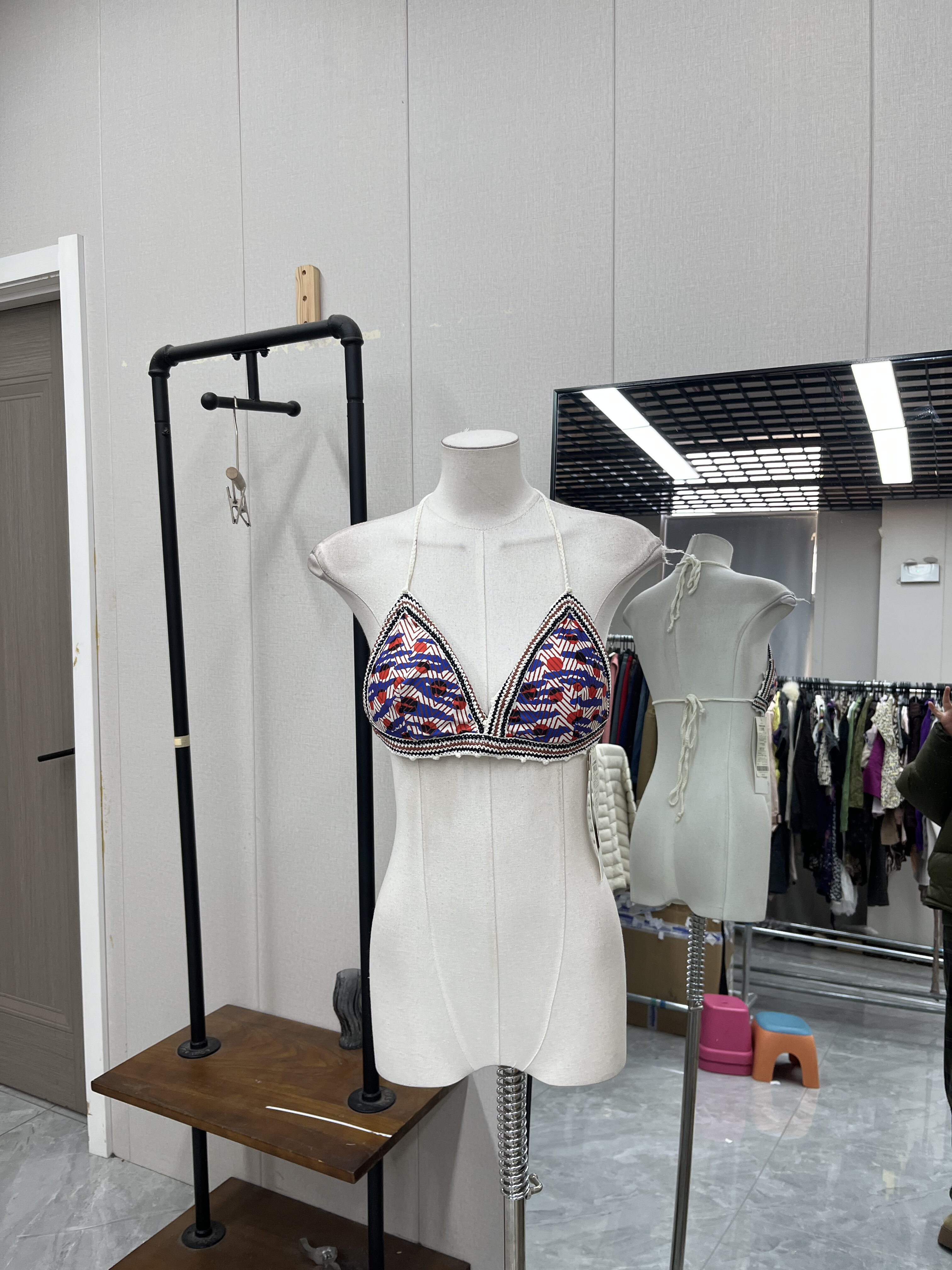 复古印花蕾丝拼接挂脖式比基尼女装泳衣