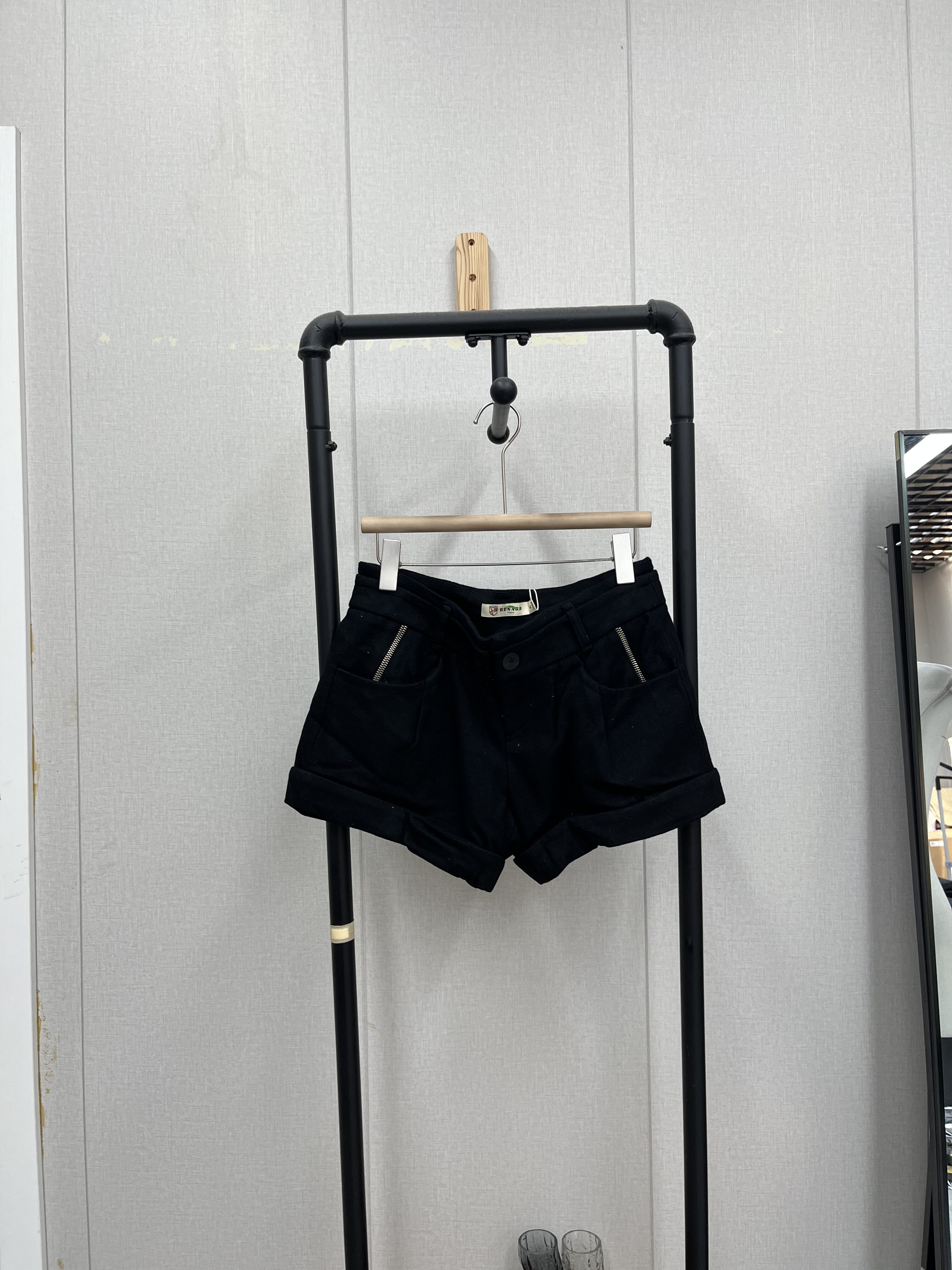 高品质呢料短裤中低腰复古黑色秋冬款减龄休闲时尚,女装/女士精品,上衣,淘宝优惠券,粉丝福利购,淘宝优惠卷