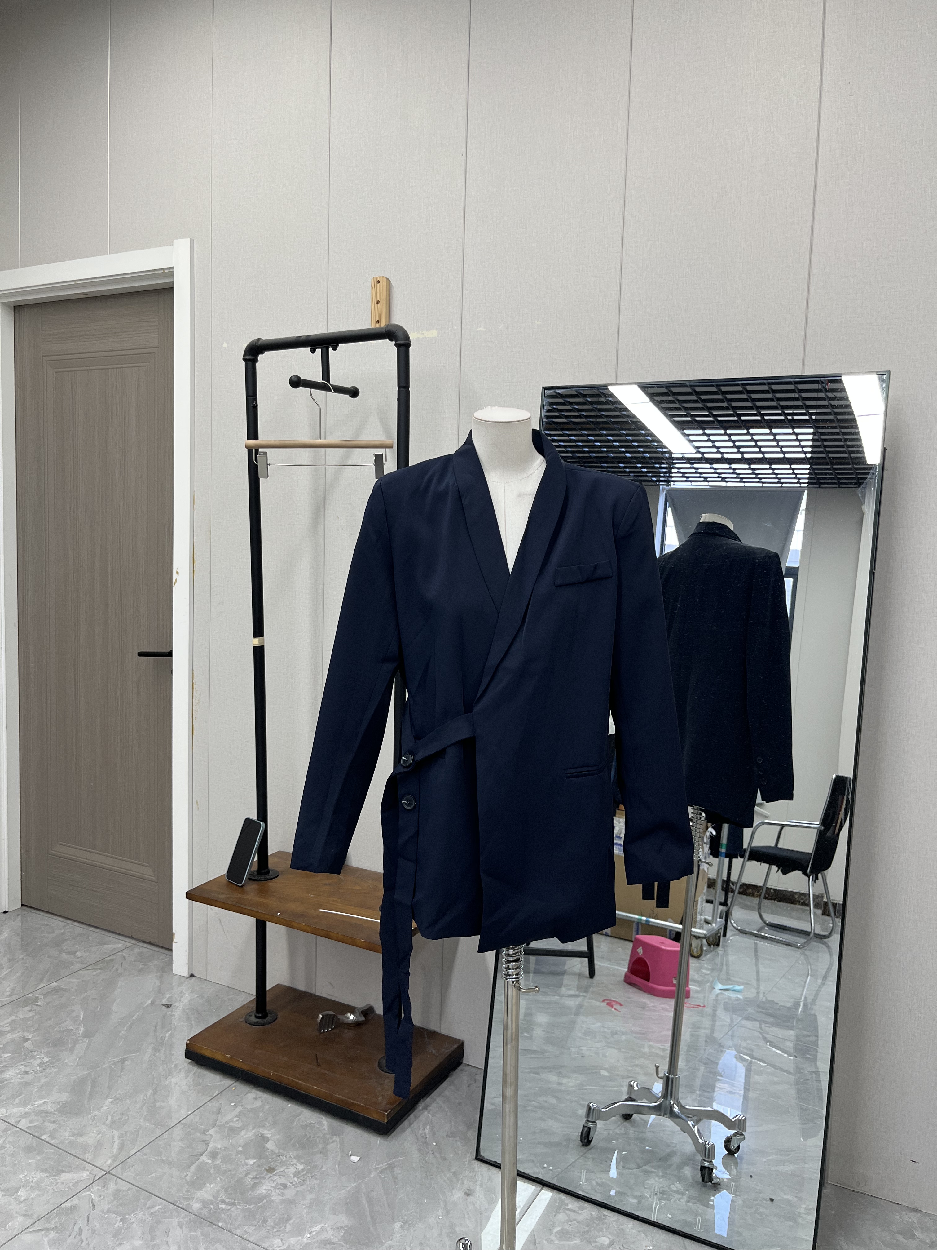 女款侧边纽扣设计深藏青色百搭宽松春秋通勤西服外套