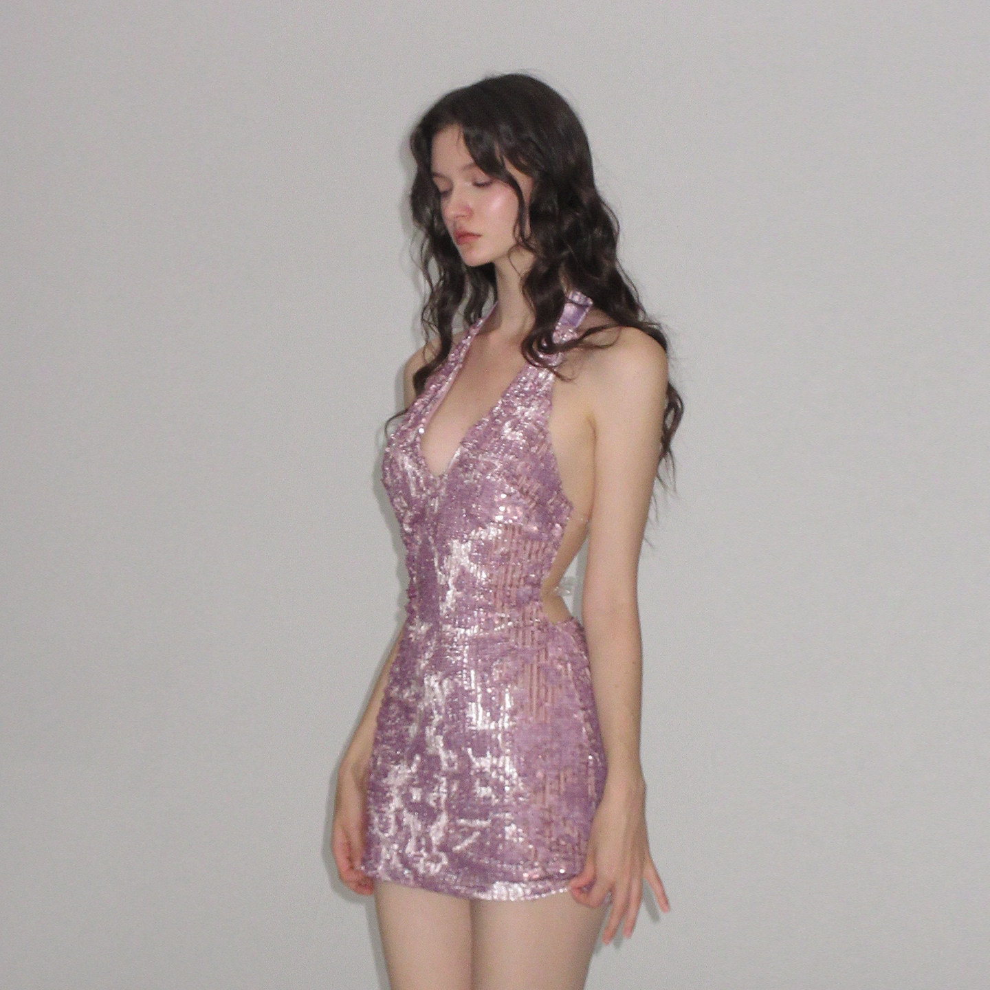 AE30 SAINT 丝绒亮片V领大露背连衣裙 调节扣防走光度假风短裙