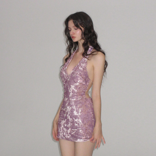 AE30 SAINT 丝绒亮片V领大露背连衣裙 调节扣防走光度假风短裙