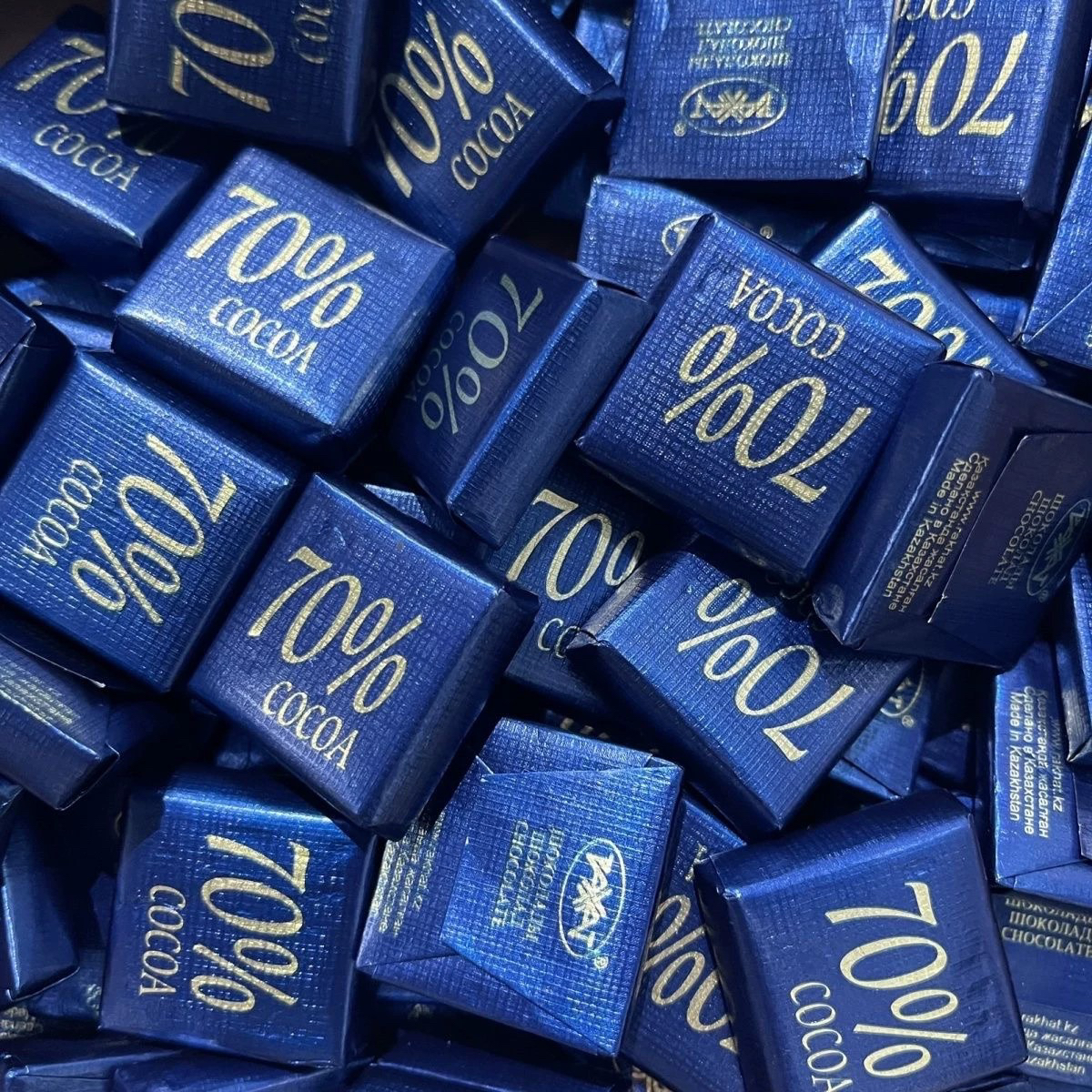 哈萨克斯坦进口黑巧克力礼盒65%70%80%巧克力小颗粒独立包装