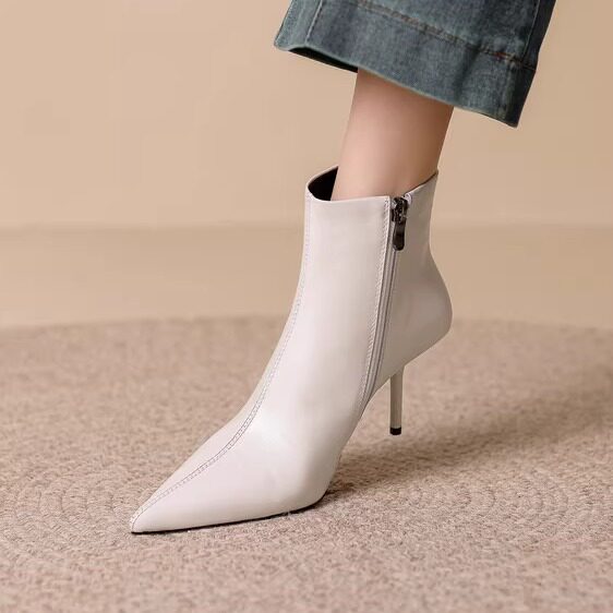 靴子女秋冬2025新款百搭尖头真皮短靴女细跟白色高跟裸靴单靴简约