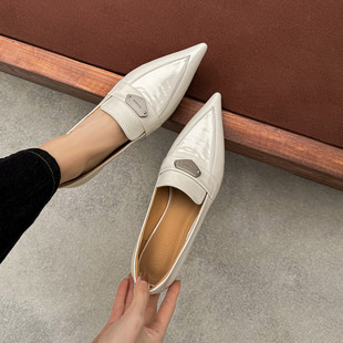 女金属扣细跟通勤米白色洋气百搭新品 轻熟风真皮牛皮尖头单鞋 法式