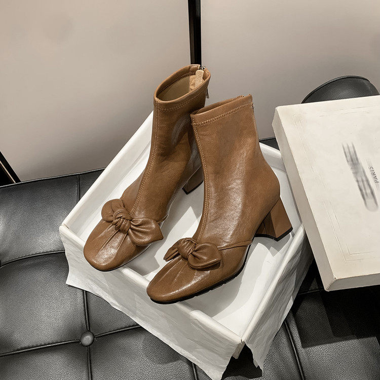 法式复古蝴蝶结圆头粗跟短靴女冬季显瘦瘦瘦靴时装靴高跟百搭新品