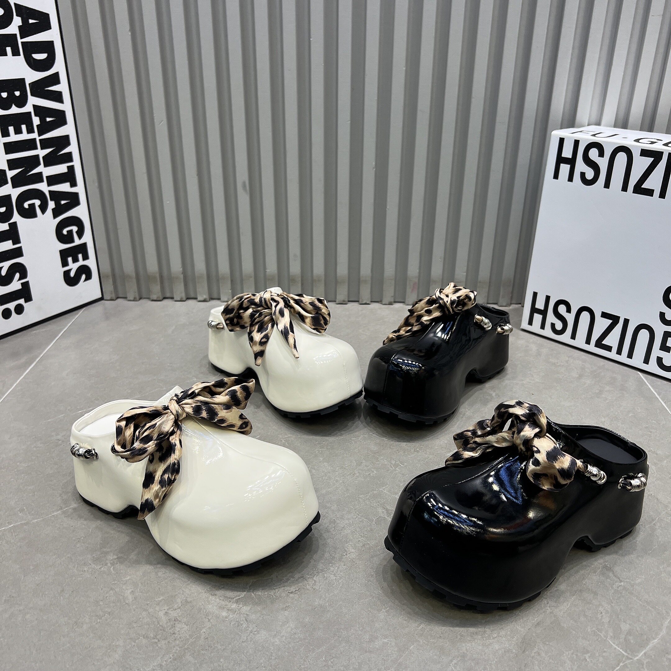 欧货漆皮蝴蝶结包头半拖鞋女2026新款6cm厚底内增高勃肯鞋休闲鞋