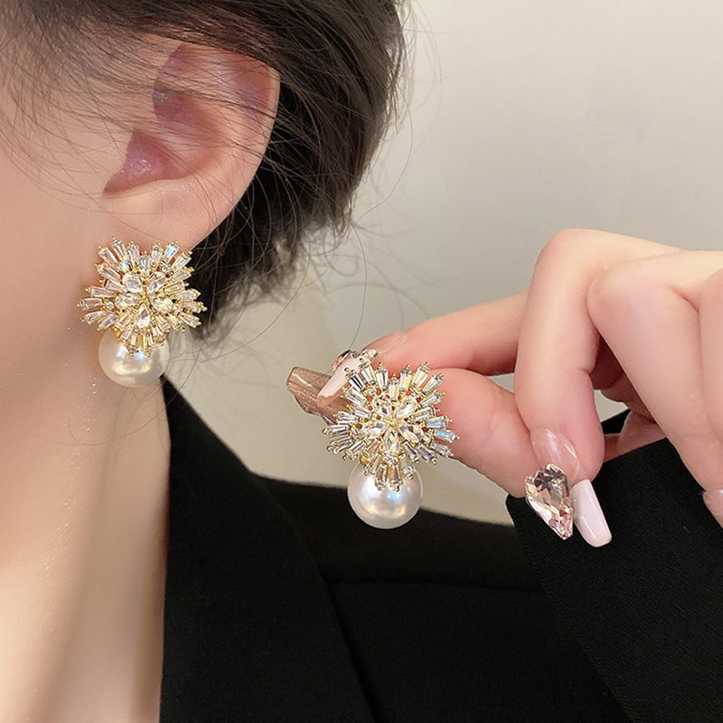银针镶钻花朵珍珠耳环个性高级感时尚耳钉新款小众气质轻奢耳饰女