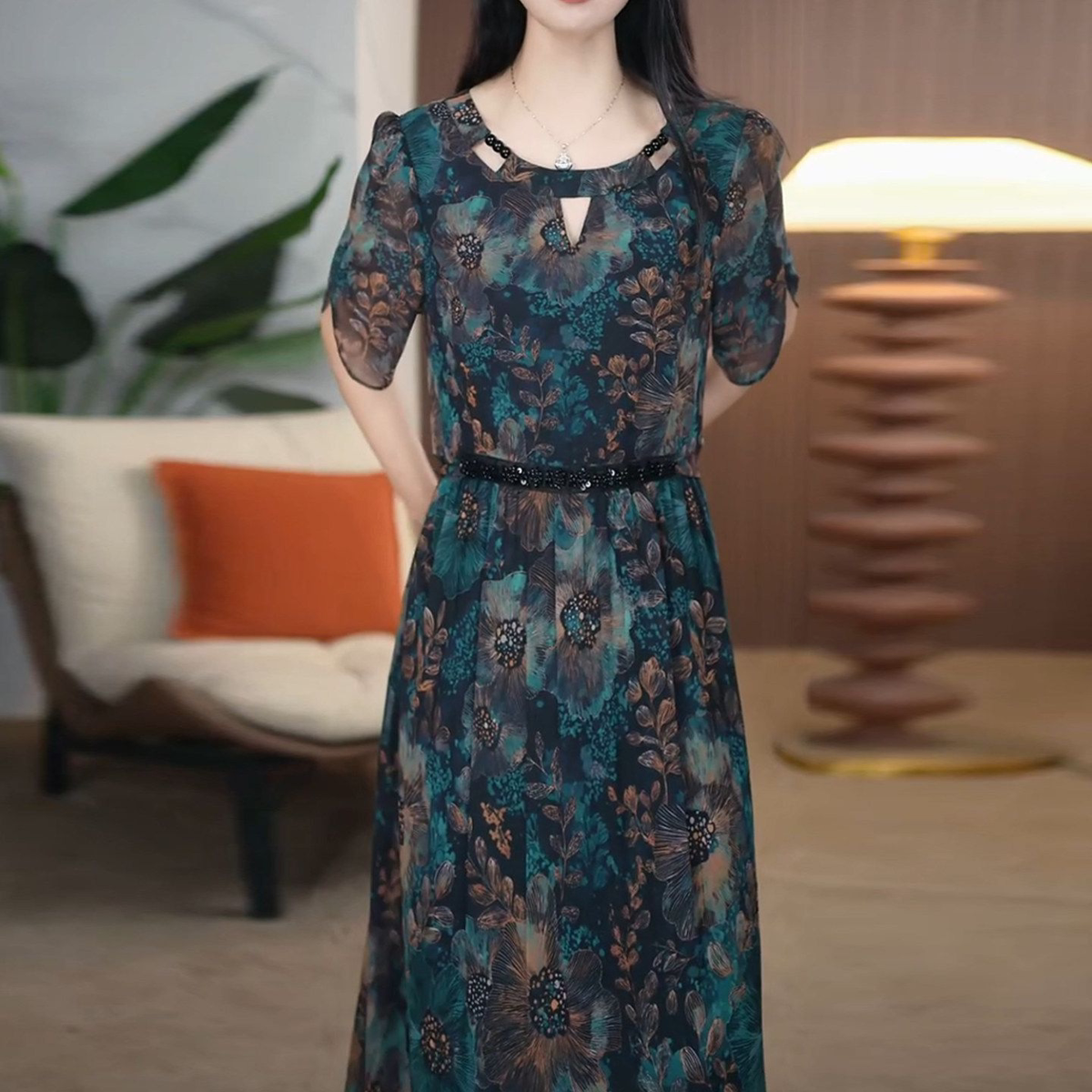 2026新款夏季宽松显瘦印花连衣裙女中长款圆领短袖妈妈装收腰裙子