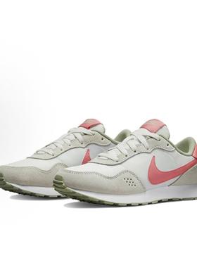 Nike MD Valiant 低帮 儿童跑步鞋 灰粉 青少年CN8558-107