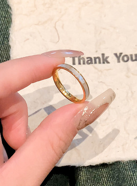 白贝母素圈戒指女小众设计钛钢戒指女轻奢高级感情侣对戒食指指环