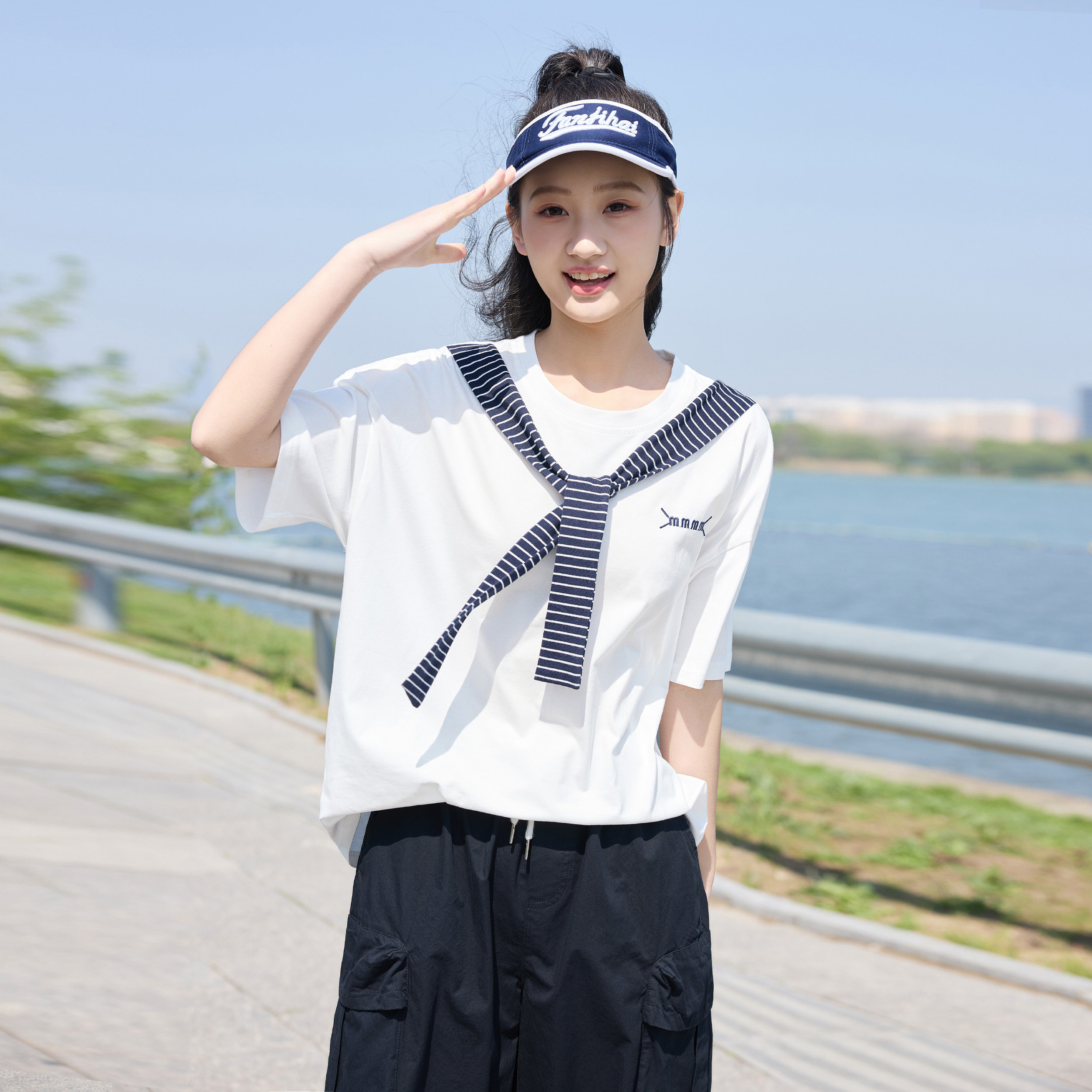 初中学生轻运动白色t恤女生夏季休闲海军领条纹装饰少女上衣T恤衫