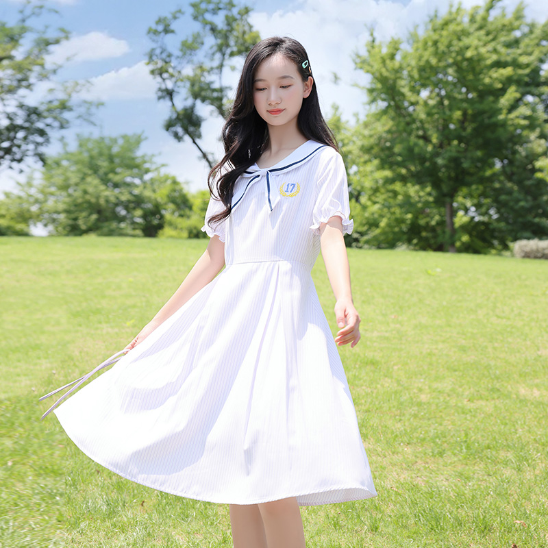 甜美少女风连衣裙宽松条纹绣花